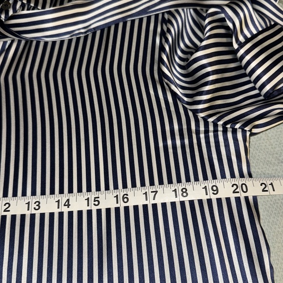 ATM SILK SHIRT DRESS ANTHONY THOMAS MELILLO
Striped Charmeuse Midi, Navy - Picture 8 of 8